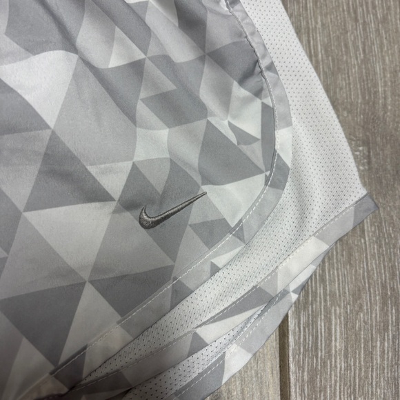 Nike Dri-FIT Geometric Print Shorts – Grey – Size XS - Picture 3 of 5